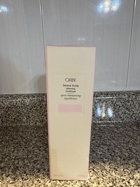Oribe Serene Scalp Balancing Conditioner - Cream & Pale Pink Accents